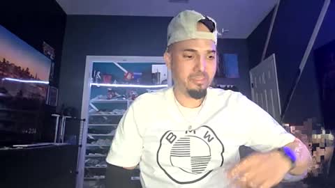Snapshot of frankievw9 chatting on October 14, 6:33 pm frankievw9 online show from October 14, 6:33 pm