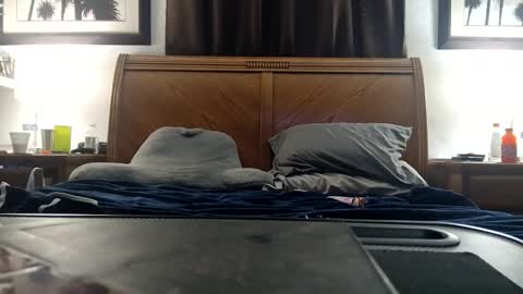 freakeazy online show from April 29, 6:18 am