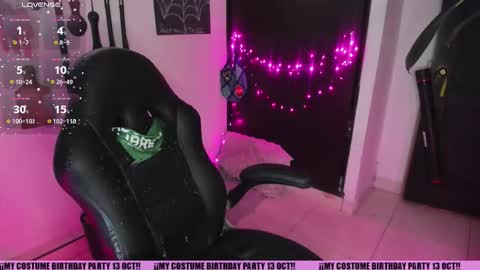Snapshot of freaky_lia chatting on October 11, 10:57 pm Lia Gomez online show from October 11, 10:57 pm