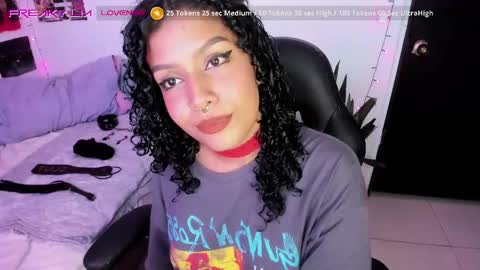 Snapshot of freaky_lia chatting on February 25, 11:04 pm Lia Gomez online show from February 25, 11:04 pm