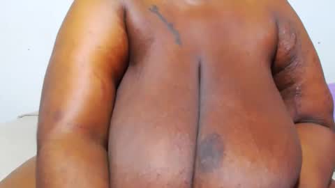 Snapshot of freakyboobsxx chatting on January 8, 1:42 am Kimmy online show from January 8, 1:42 am