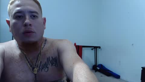 Snapshot of freakyfreddie305 chatting on October 10, 2:28 am freakyfreddie305 online show from October 10, 2:28 am