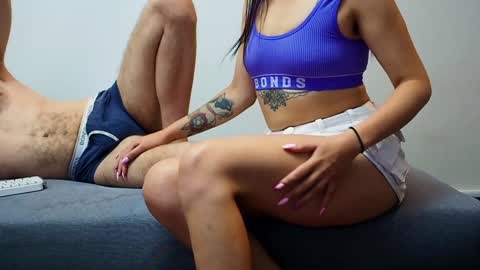 Snapshot of frecklesandjames chatting on December 16, 6:53 am frecklesandjames online show from December 16, 6:53 am