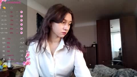 Mia online show from November 18, 11:24 am