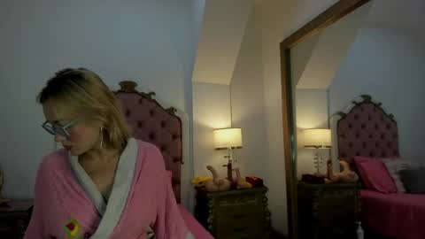 Frehia   online show from April 12, 2:04 am