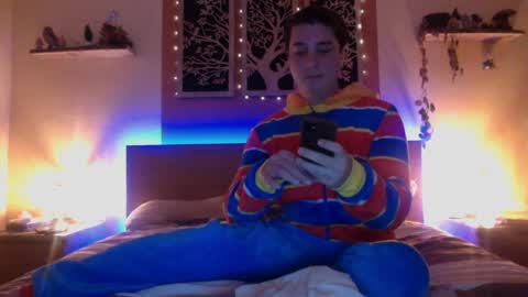 Snapshot of frenchhornybibs chatting on December 28, 8:36 pm French Horny Bibs online show from December 28, 8:36 pm