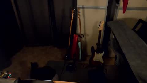 freqmoar online show from February 4, 3:05 pm