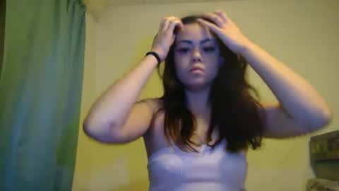 Snapshot of freshfaceddbrat chatting on December 5, 1:20 am Gigi online show from December 5, 1:20 am