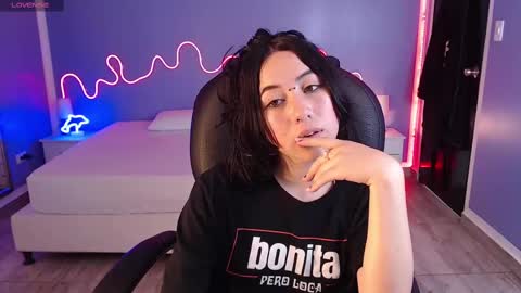 frida_lassi_ online show from February 15, 10:21 pm