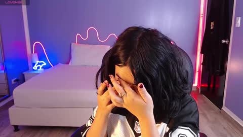 frida_lassi_ online show from February 14, 12:36 pm