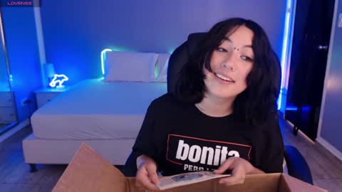 frida_lassi_ online show from January 29, 7:32 pm