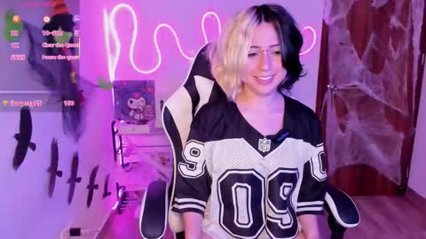 frida_lassi_ online show from October 18, 11:42 pm