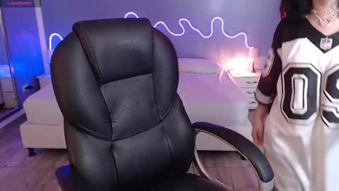 frida_lassi_ online show from February 14, 7:12 pm