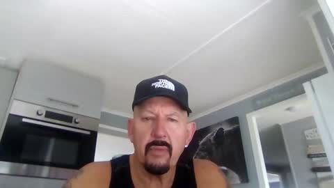 Snapshot of friskyneedsum chatting on October 13, 8:49 am bob online show from October 13, 8:49 am