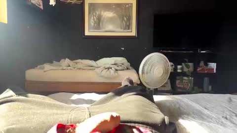 Cris online show from December 5, 7:44 pm