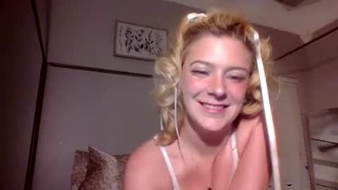 Snapshot of frommarywithlove chatting on October 14, 10:18 am frommarywithlove online show from October 14, 10:18 am