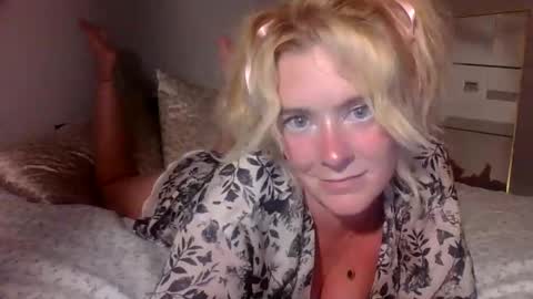 Snapshot of frommarywithlove chatting on September 15, 5:31 am frommarywithlove online show from September 15, 5:31 am