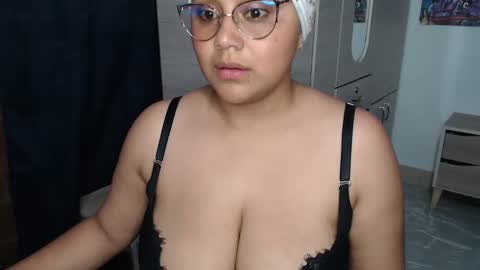Snapshot of fucking_temptation1 chatting on September 24, 3:35 am Mia and Gary online show from September 24, 3:35 am