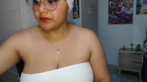 Snapshot of fucking_temptation1 chatting on October 8, 2:19 am Mia and Gary online show from October 8, 2:19 am