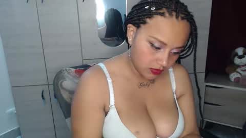 Mia and Gary  online show from March 5, 2:53 am