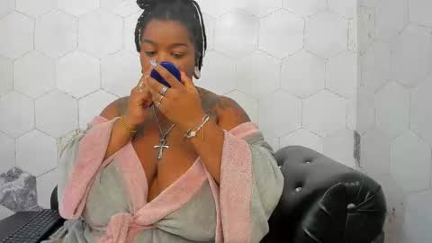 Snapshot of fuentes_anna chatting on October 16, 12:16 pm Anna Fuentes online show from October 16, 12:16 pm