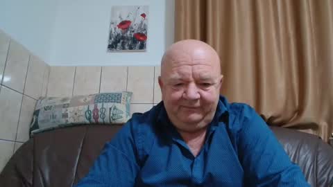 fullballs6 online show from December 18, 3:37 am