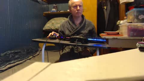 Snapshot of furosz chatting on January 27, 12:05 pm furosz online show from January 27, 12:05 pm