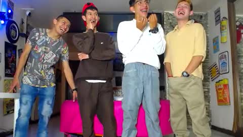 Snapshot of g4mens chatting on October 3, 2:47 pm G4MENS online show from October 3, 2:47 pm
