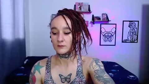 Snapshot of gabby_moon09 chatting on October 20, 12:43 pm gabby_moon09 online show from October 20, 12:43 pm
