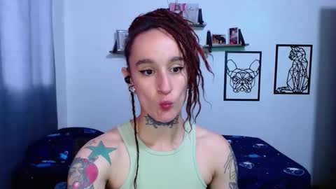 Snapshot of gabby_moon09 chatting on October 12, 12:53 pm gabby_moon09 online show from October 12, 12:53 pm