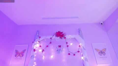 Gabby  online show from December 18, 8:59 pm