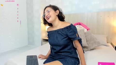 Snapshot of gabriela_vargas chatting on October 8, 3:45 am Gabriela Vargas online show from October 8, 3:45 am