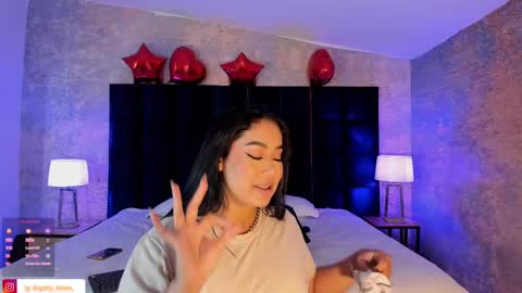 Snapshot of gaby_blaze chatting on February 19, 1:51 am Gaby Blaze online show from February 19, 1:51 am