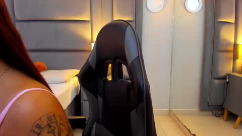 gabymoreau online show from December 20, 9:55 pm