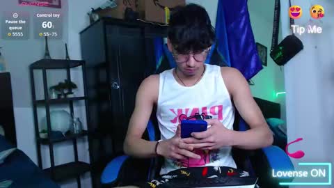 Snapshot of gael_jones chatting on October 1, 2:32 am gael_jones online show from October 1, 2:32 am