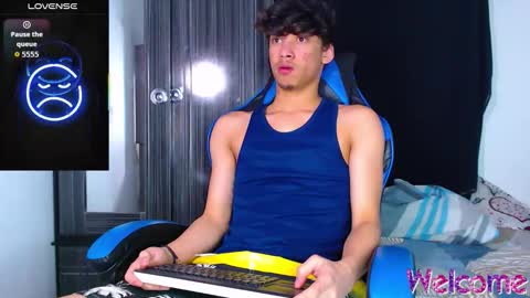 gael_jones online show from December 22, 5:14 am