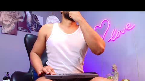 Snapshot of gael_meneses chatting on October 20, 11:37 am Gael Meneses online show from October 20, 11:37 am