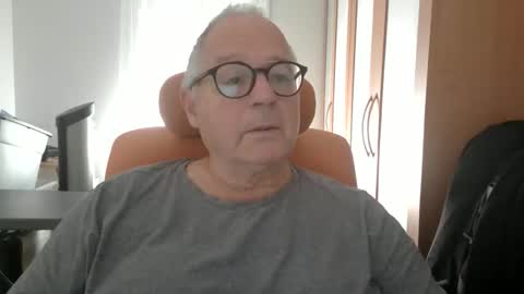 Snapshot of gamin68 chatting on October 17, 1:48 pm gamin68 online show from October 17, 1:48 pm