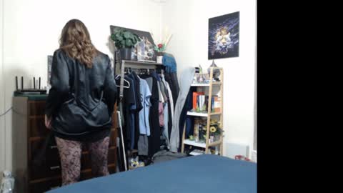 Snapshot of gangbangxxxgirl chatting on December 7, 11:23 am HOT  online show from December 7, 11:23 am
