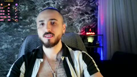 Chris  Dont forget to gift me thumb up Its very important to me and makes me happy AF  online show from March 11, 5:13 am