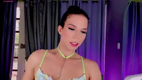 Snapshot of gatitavenecis1 chatting on February 17, 9:54 pm Vnecis Marn online show from February 17, 9:54 pm