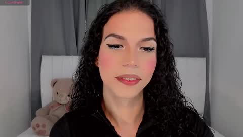 Snapshot of gatitavenecis1 chatting on October 2, 2:27 pm Vnecis Marn online show from October 2, 2:27 pm