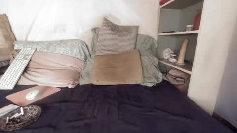 gayrobbin online show from May 10, 11:05 am