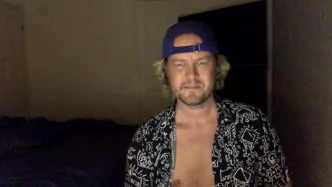 Snapshot of gcsurfer81 chatting on February 5, 8:54 am gcsurfer81 online show from February 5, 8:54 am