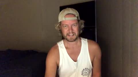 Snapshot of gcsurfer81 chatting on February 17, 8:19 am gcsurfer81 online show from February 17, 8:19 am