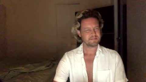 Snapshot of gcsurfer81 chatting on December 4, 9:12 am gcsurfer81 online show from December 4, 9:12 am