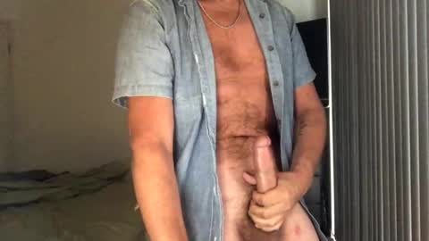 Snapshot of gcsurfer81 chatting on December 11, 4:28 am gcsurfer81 online show from December 11, 4:28 am