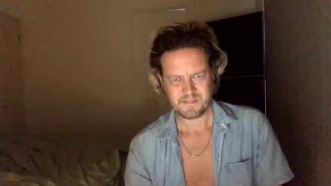 Snapshot of gcsurfer81 chatting on December 18, 8:20 am gcsurfer81 online show from December 18, 8:20 am