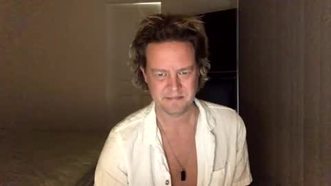 Snapshot of gcsurfer81 chatting on December 30, 8:10 am gcsurfer81 online show from December 30, 8:10 am