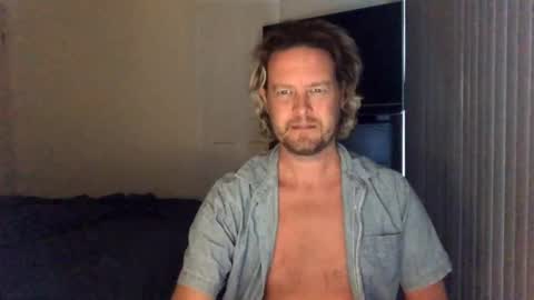 Snapshot of gcsurfer81 chatting on February 26, 7:23 am gcsurfer81 online show from February 26, 7:23 am